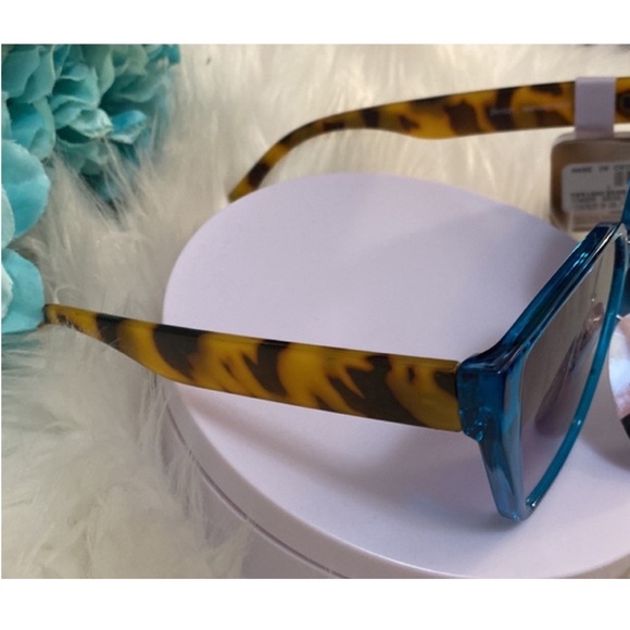Foster Grant Y.O.U Sunglasses Blue & Animal Print NEW! - Picture 9 of 9